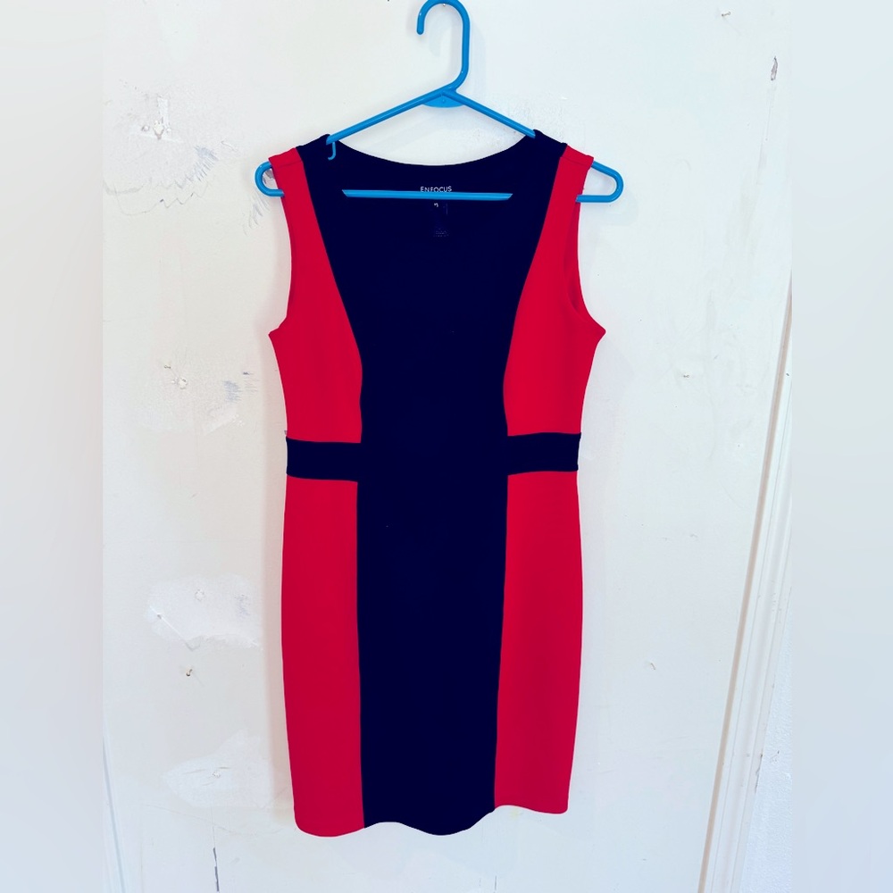 En Focus  Studio size 10 red dress